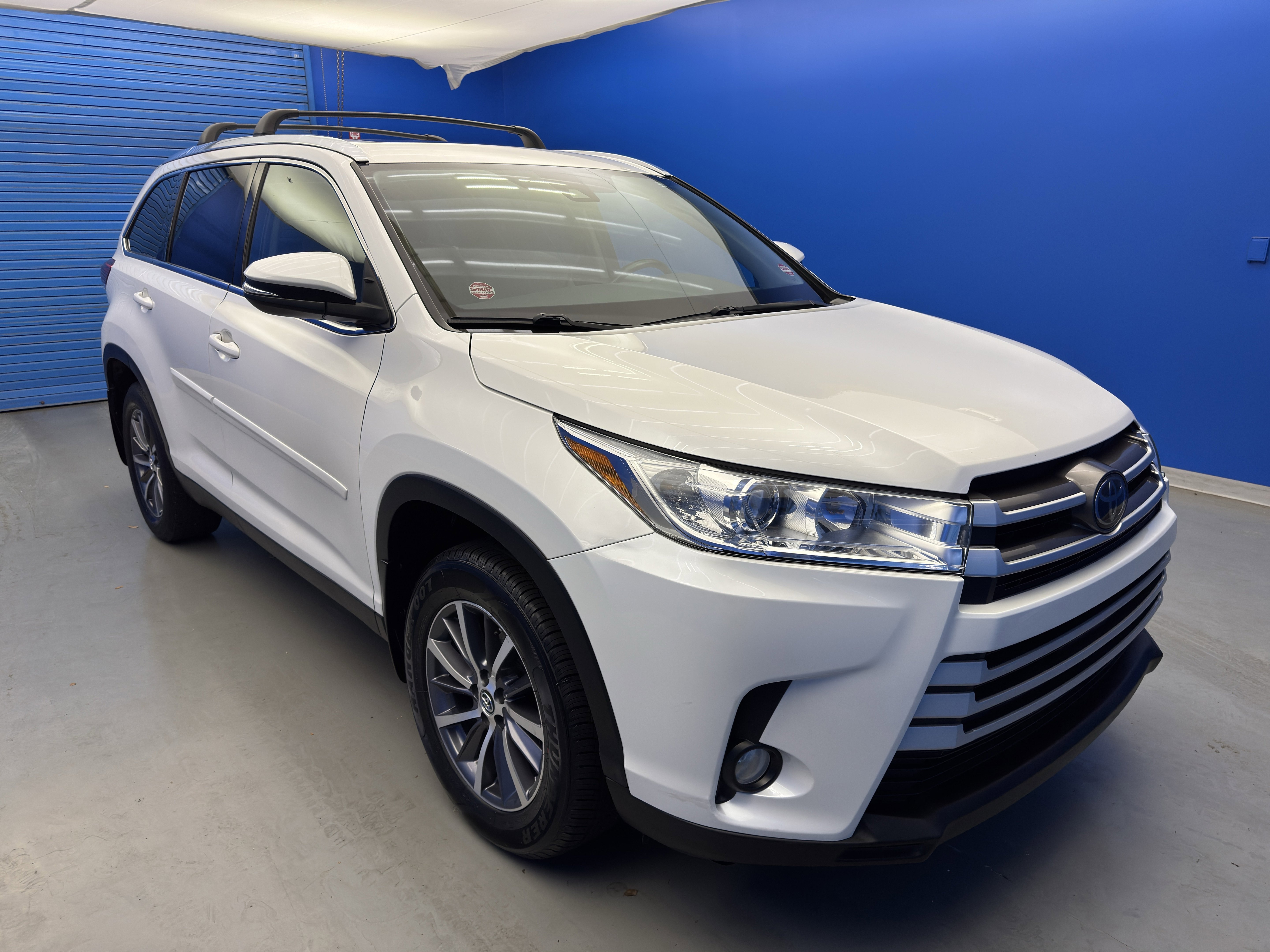 Used 2019 Toyota Highlander XLE image 2