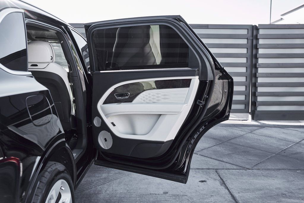 Used 2023 Bentley Bentayga Extended Wheelbase image 24