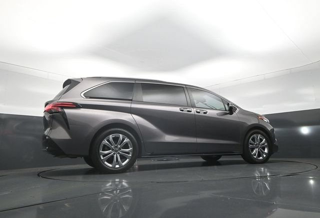 Used 2022 Toyota Sienna Platinum FWD image 42