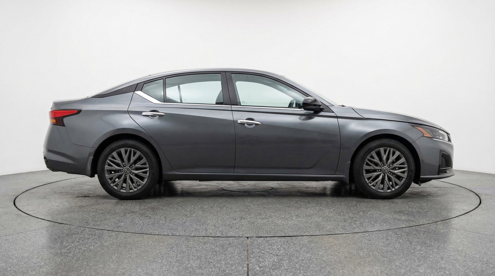 Used 2025 Nissan Altima 2.5 SV image 11