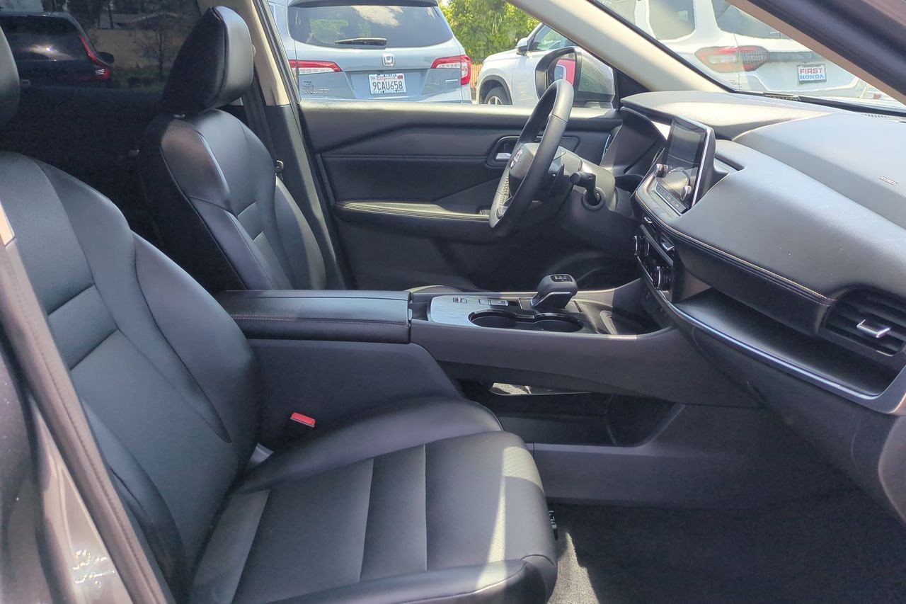 Certified 2025 Nissan Rogue SV w/ SV Premium Package FWD image 25