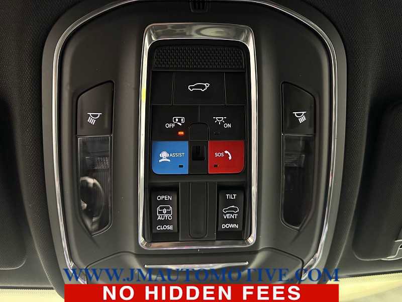 Used 2023 Jeep Grand Cherokee Altitude AWD/4WD image 36
