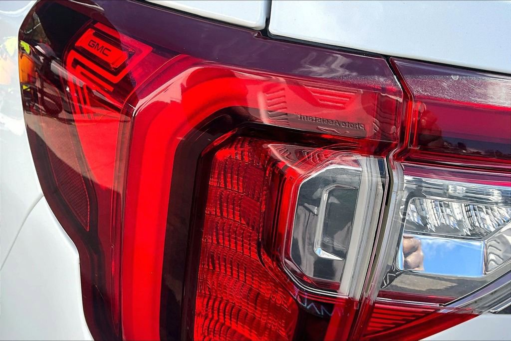 Used 2022 GMC Acadia SLT w/ Technology Package image 22