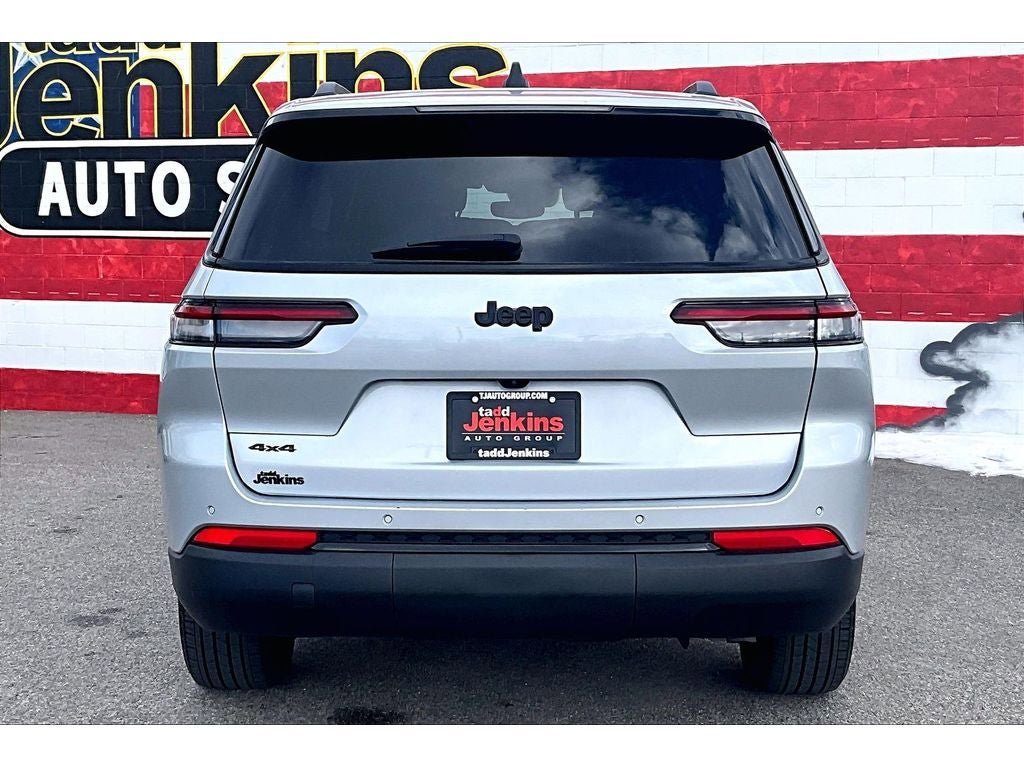 Used 2024 Jeep Grand Cherokee L Laredo AWD/4WD image 4