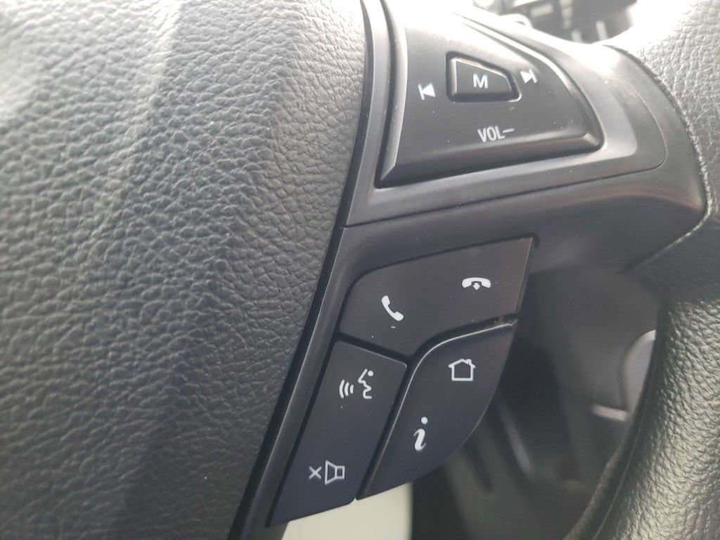 Used 2019 Ford Edge SE image 17