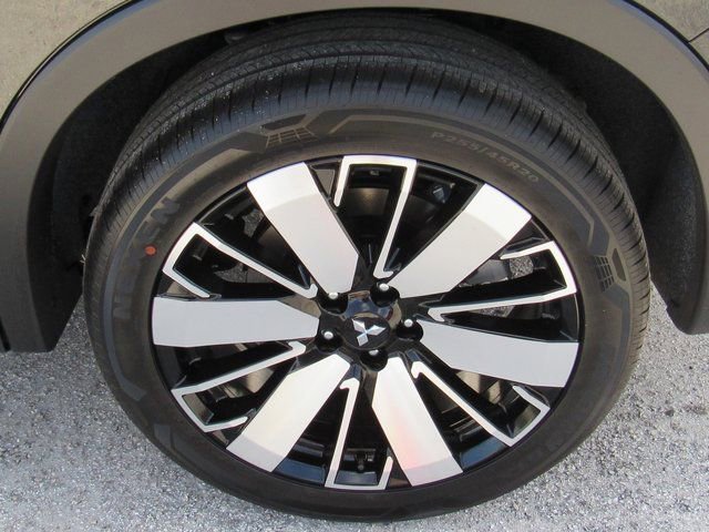 New 2025 Mitsubishi Outlander SE image 8