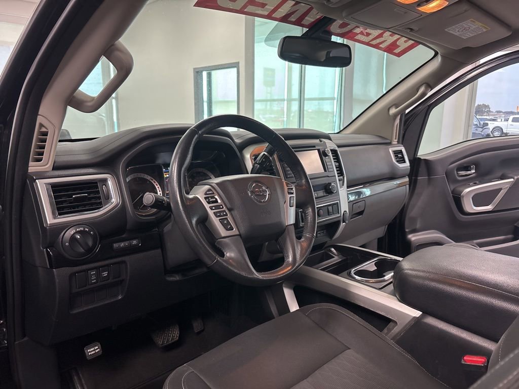 Used 2019 Nissan Titan SV w/ SV Convenience Package image 13