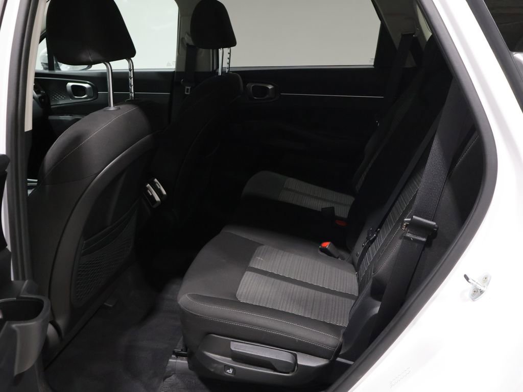 Used 2022 Kia Sorento LX image 18