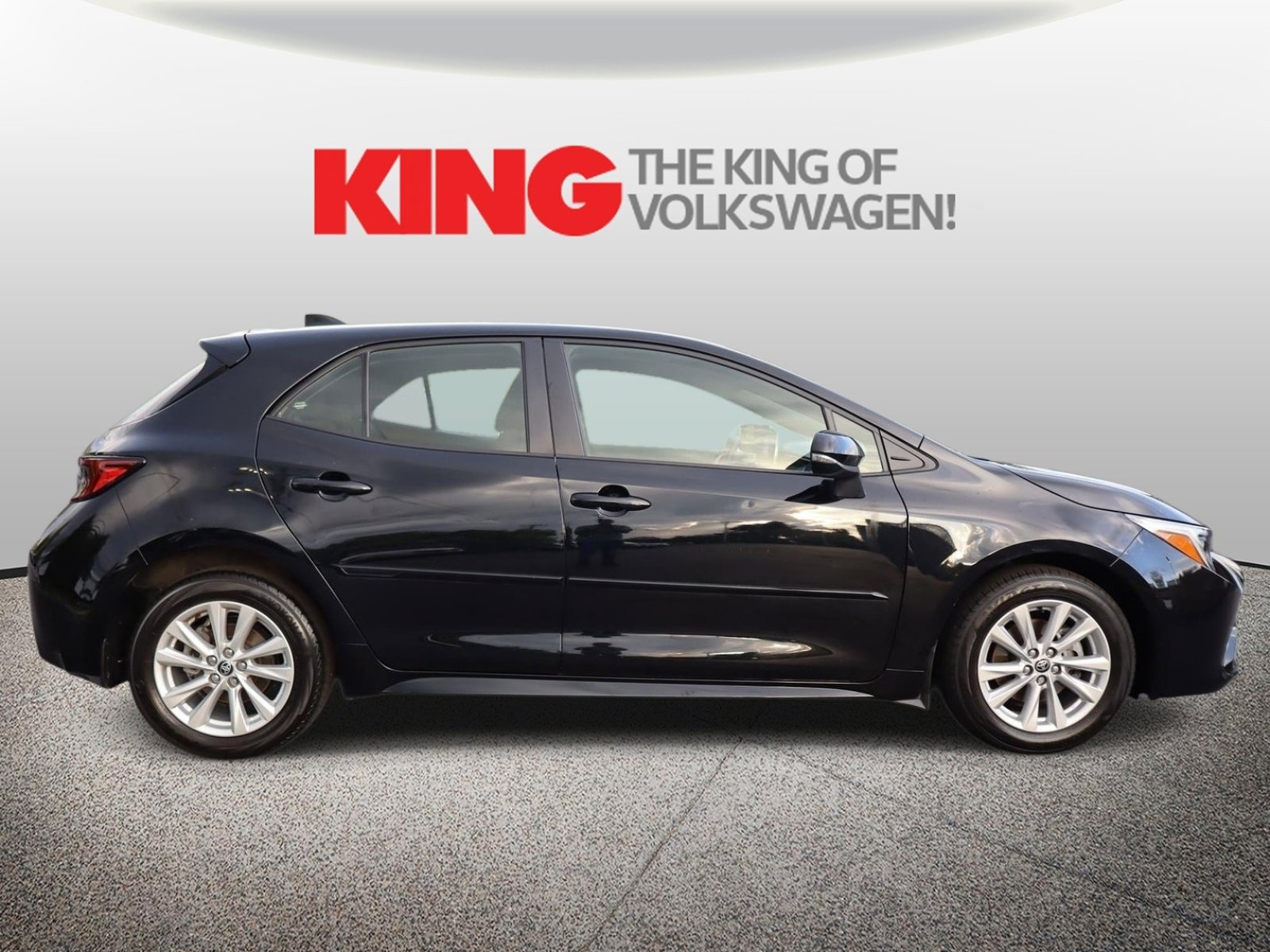 Used 2024 Toyota Corolla SE FWD image 2