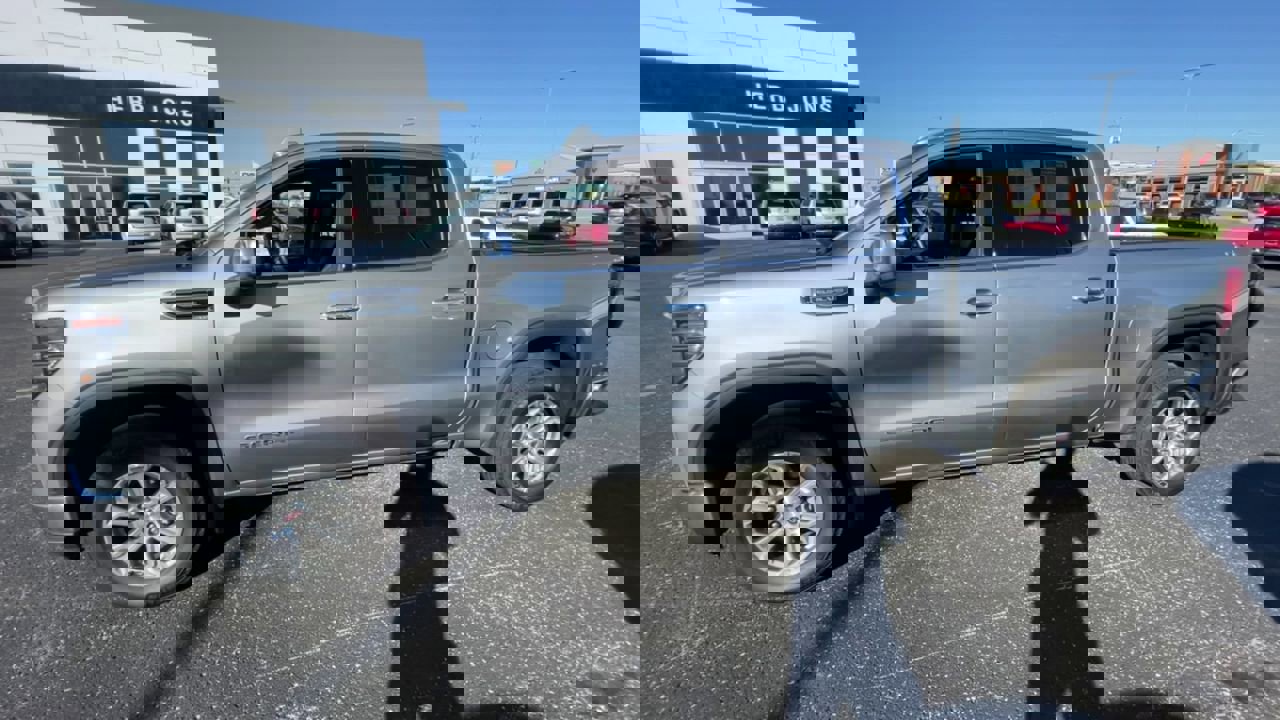 Certified 2024 GMC Sierra 1500 SLT image 6