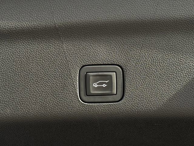 Certified 2025 Chevrolet Suburban RST image 34