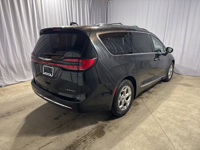 Used 2023 Chrysler Pacifica Limited FWD image 8