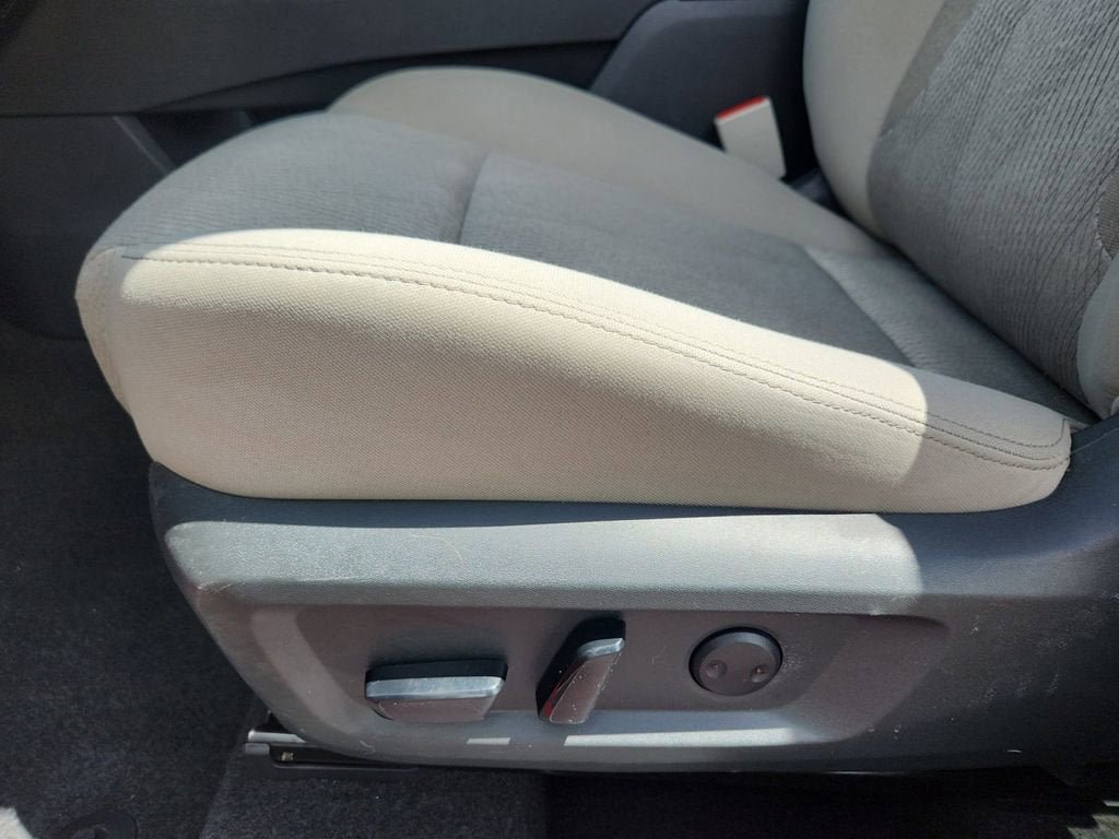 Used 2025 Nissan Rogue SV AWD/4WD image 19
