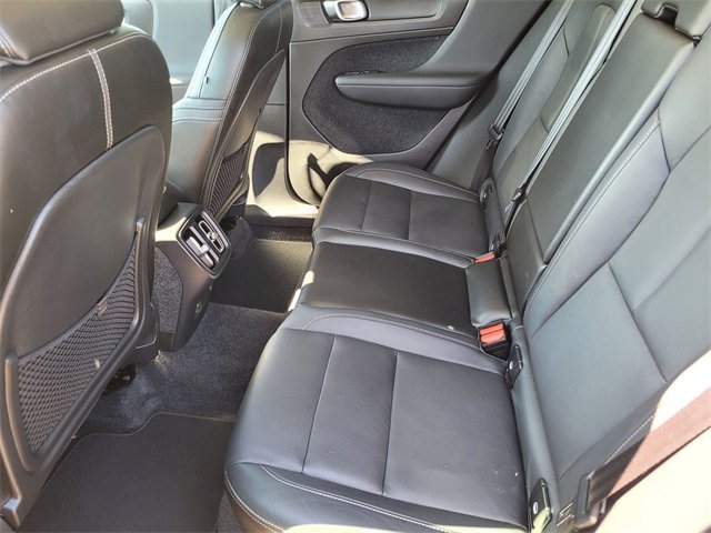 Used 2019 Volvo XC40 T5 Momentum image 12