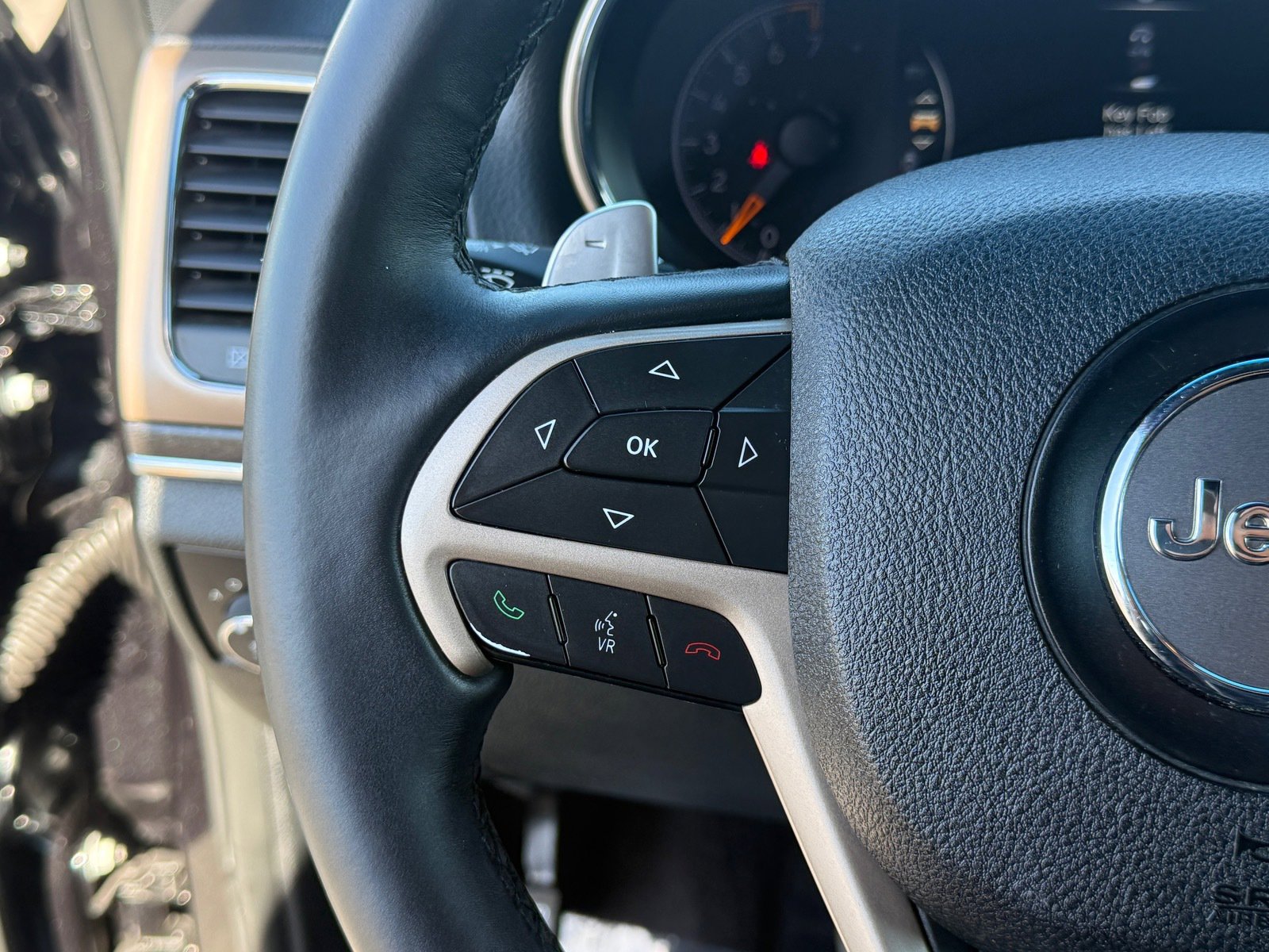 Used 2015 Jeep Grand Cherokee Limited w/ Luxury Group II image 15