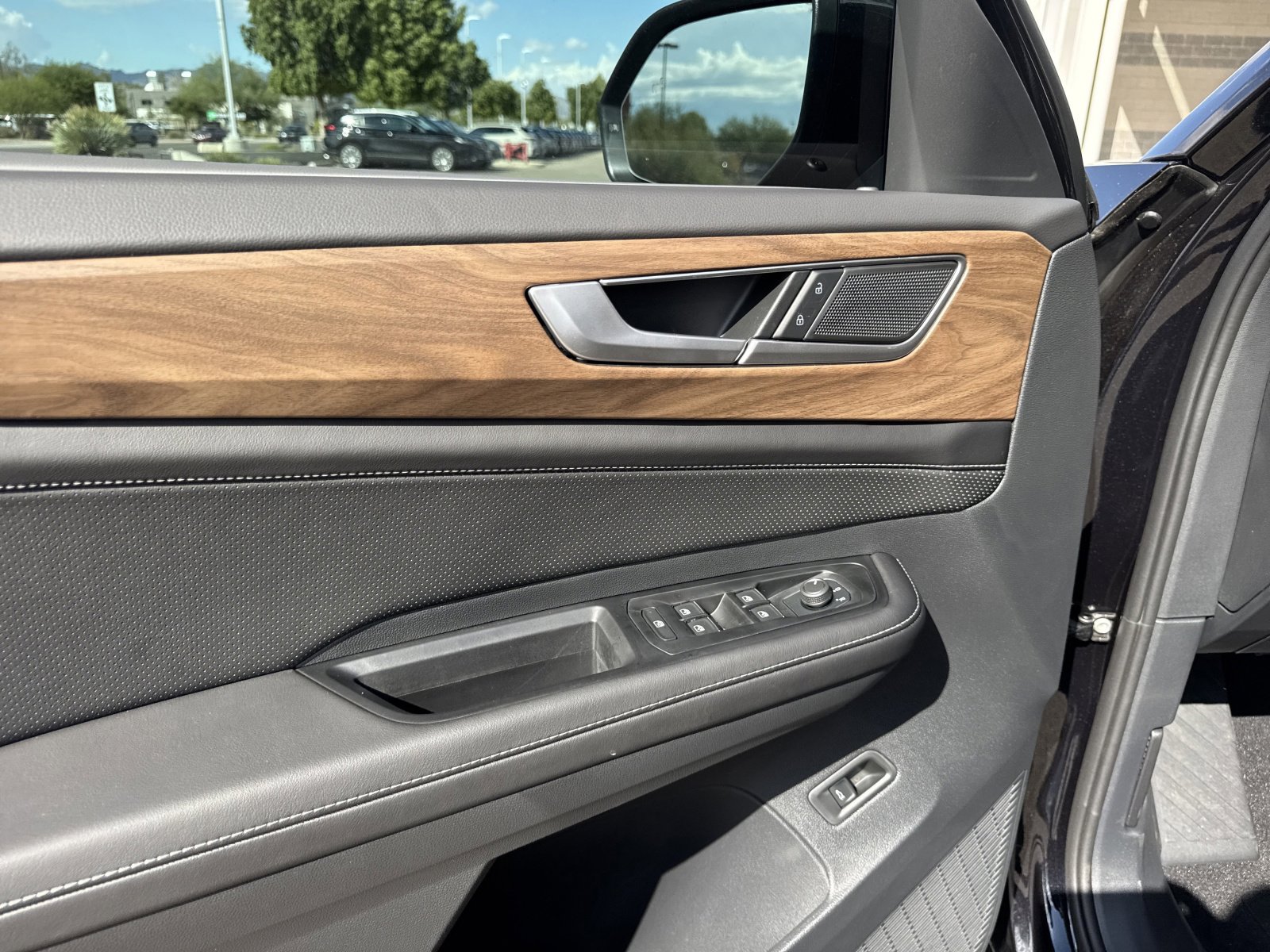 New 2026 Volkswagen Atlas SE image 13