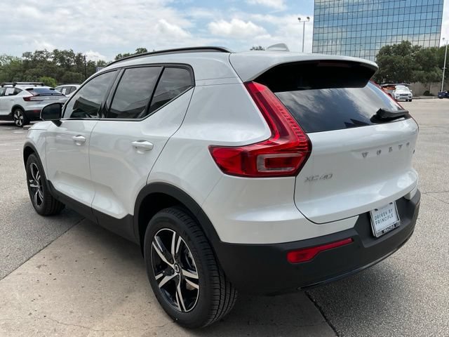 New 2026 Volvo XC40 B4 Core w/ Climate Package FWD image 5