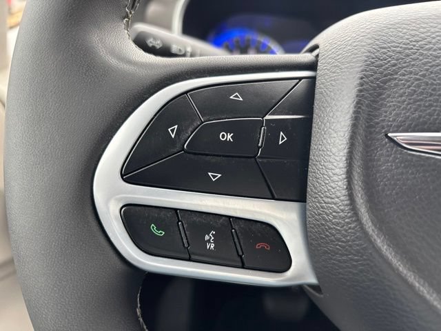 Used 2024 Chrysler Pacifica Touring-L FWD image 20