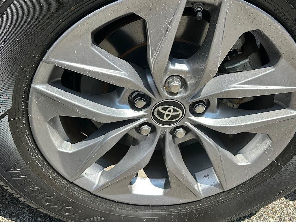 Certified 2025 Toyota Sienna XLE FWD image 31