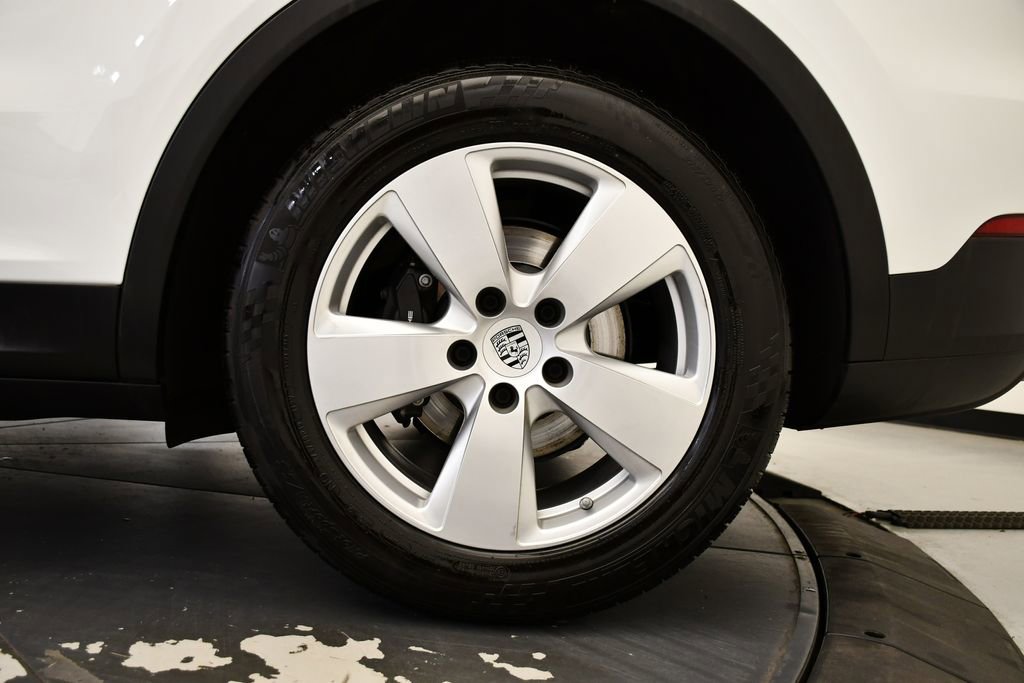 Used 2023 Porsche Cayenne image 16