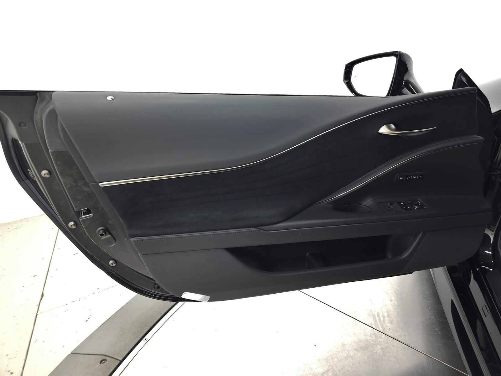 Used 2018 Lexus LC 500 Coupe w/ Touring Package RWD image 14