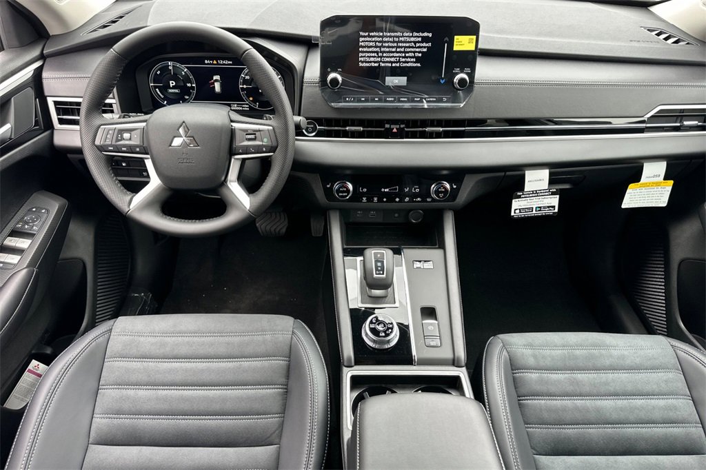 New 2025 Mitsubishi Outlander SE image 14