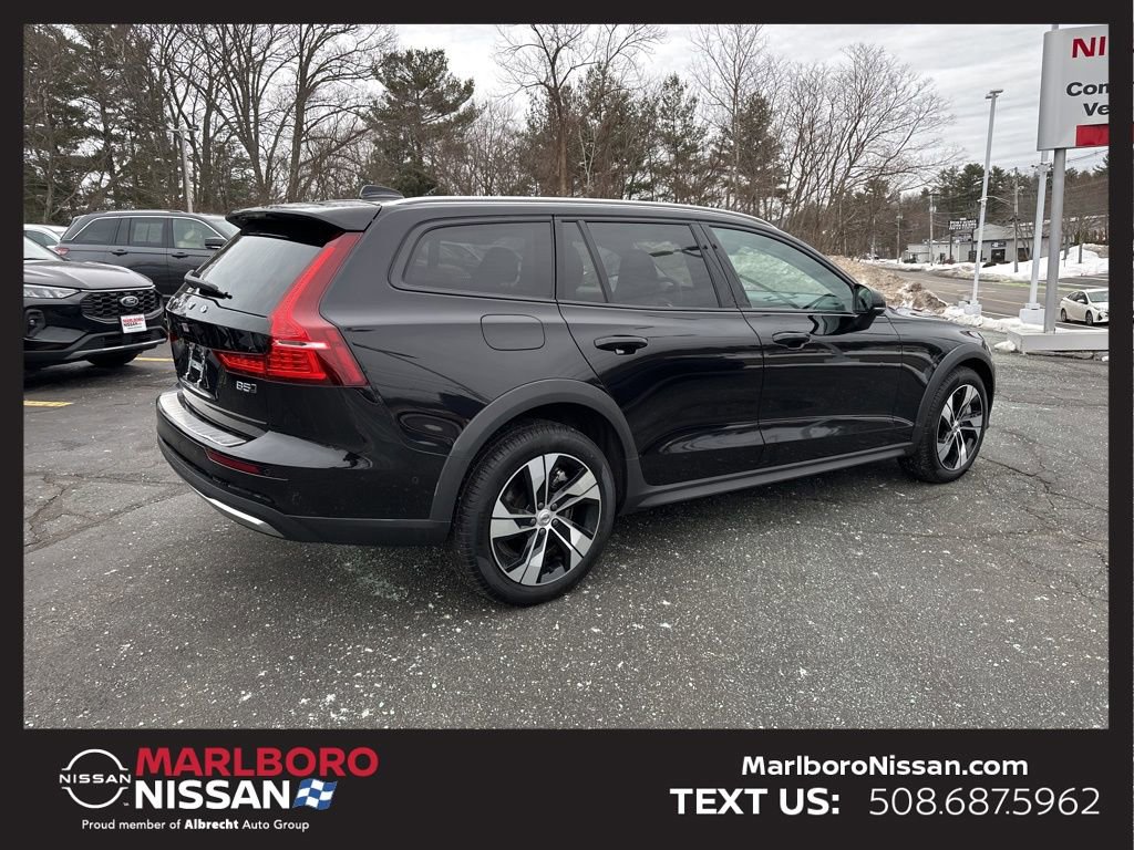 Used 2024 Volvo V60 B5 Cross Country Plus image 4