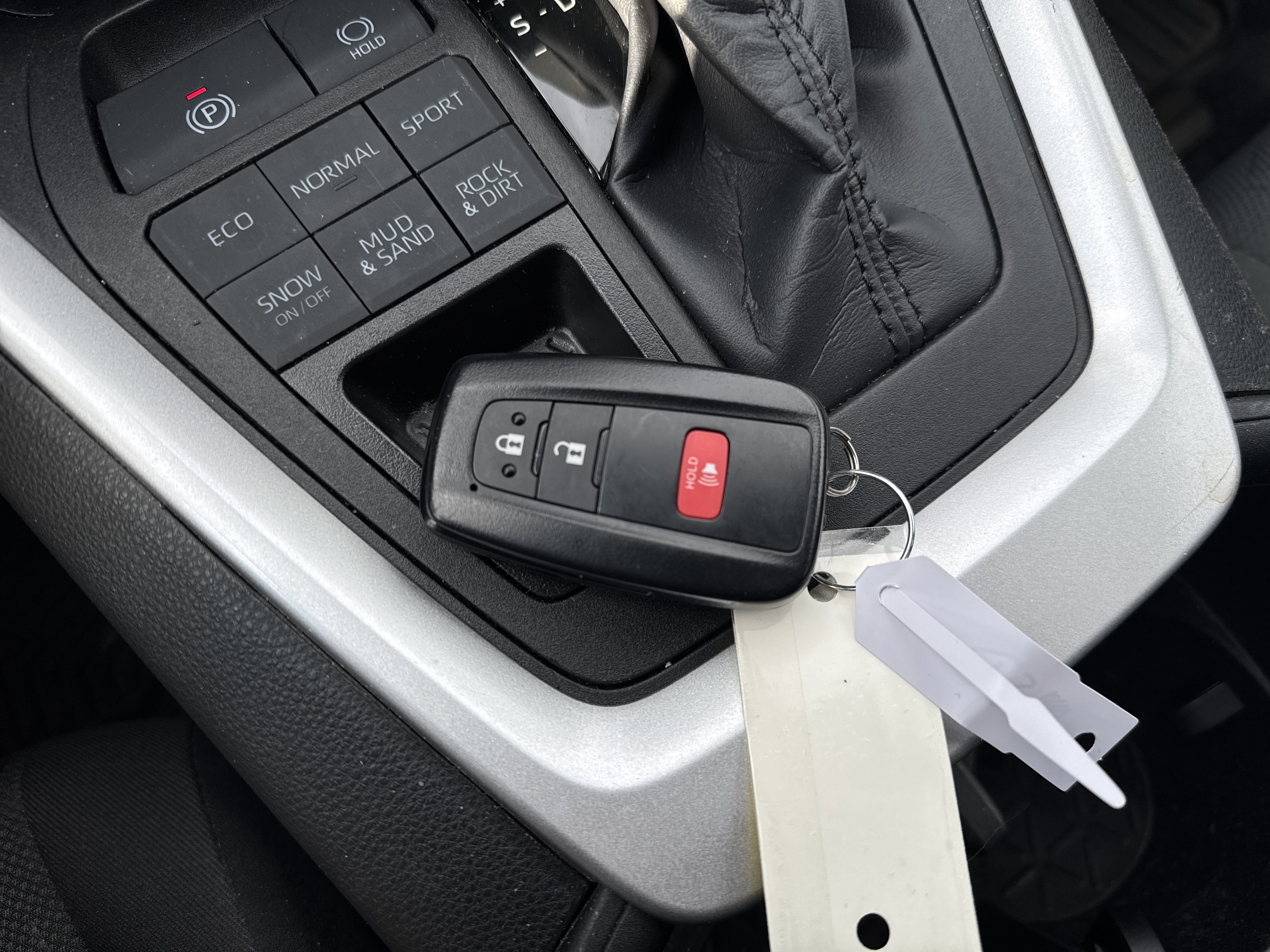 Used 2023 Toyota RAV4 XLE image 28