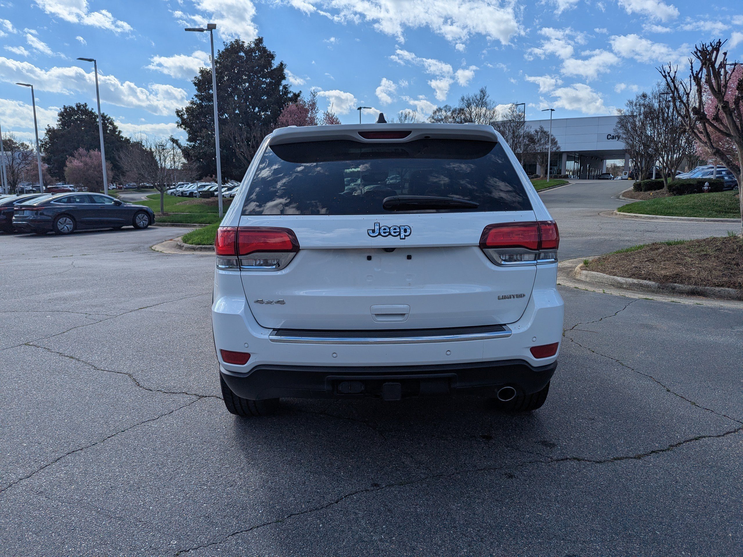 Used 2020 Jeep Grand Cherokee Limited w/ Luxury Group II image 6