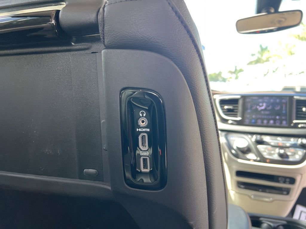 Certified 2019 Chrysler Pacifica Touring-L Plus image 38