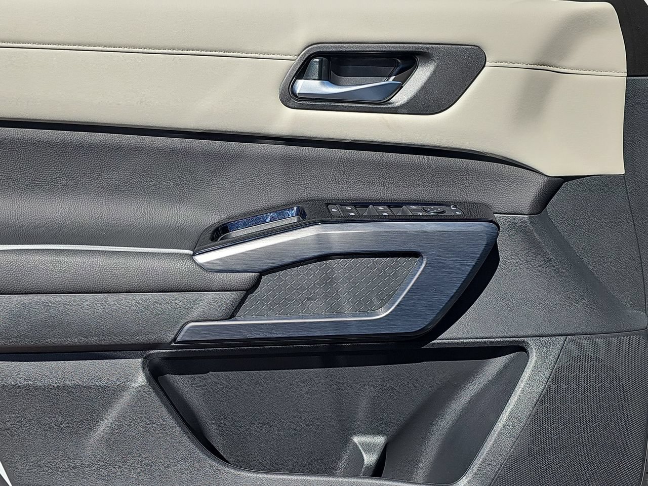 New 2026 Nissan Pathfinder SL FWD image 32