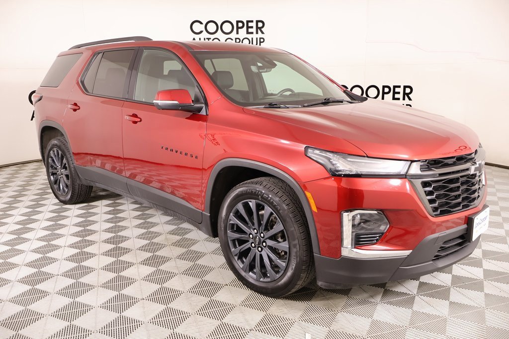 Used 2023 Chevrolet Traverse RS w/ LPO, Floor Liner Package image 1