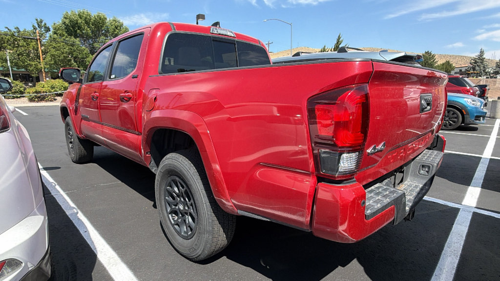 Used 2022 Toyota Tacoma SR5 AWD/4WD image 3