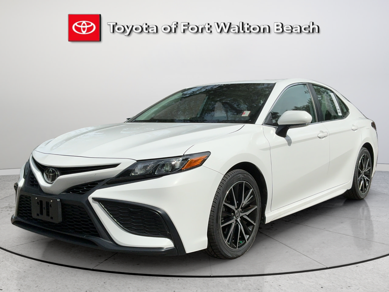 Used 2023 Toyota Camry SE AWD/4WD image 3