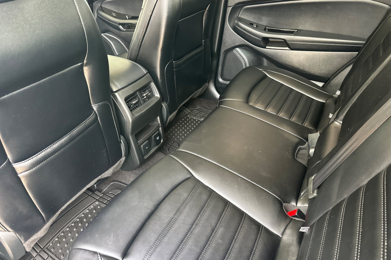 Used 2020 Ford Edge SEL w/ Convenience Package FWD image 9