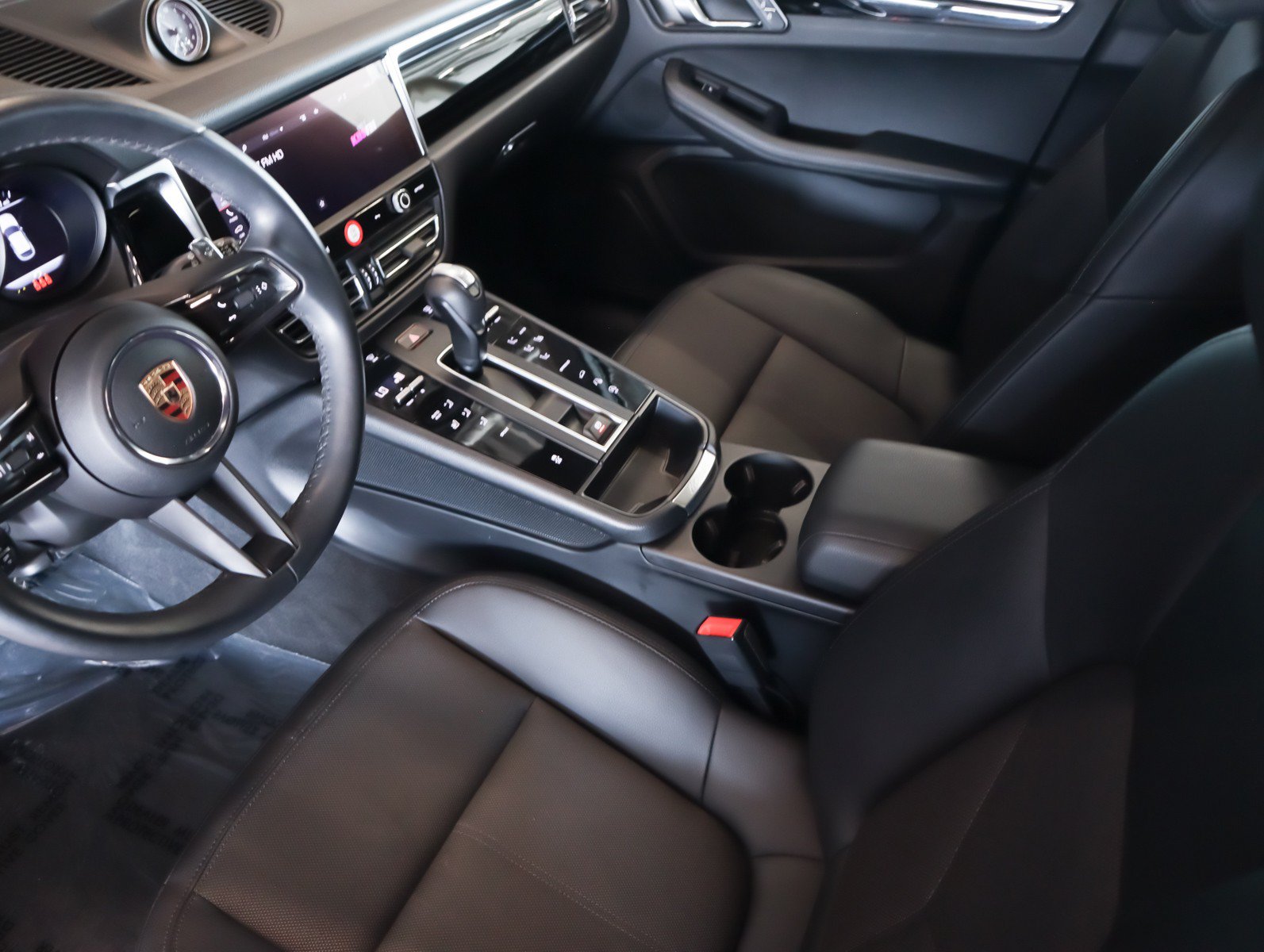 Certified 2024 Porsche Macan AWD/4WD image 19