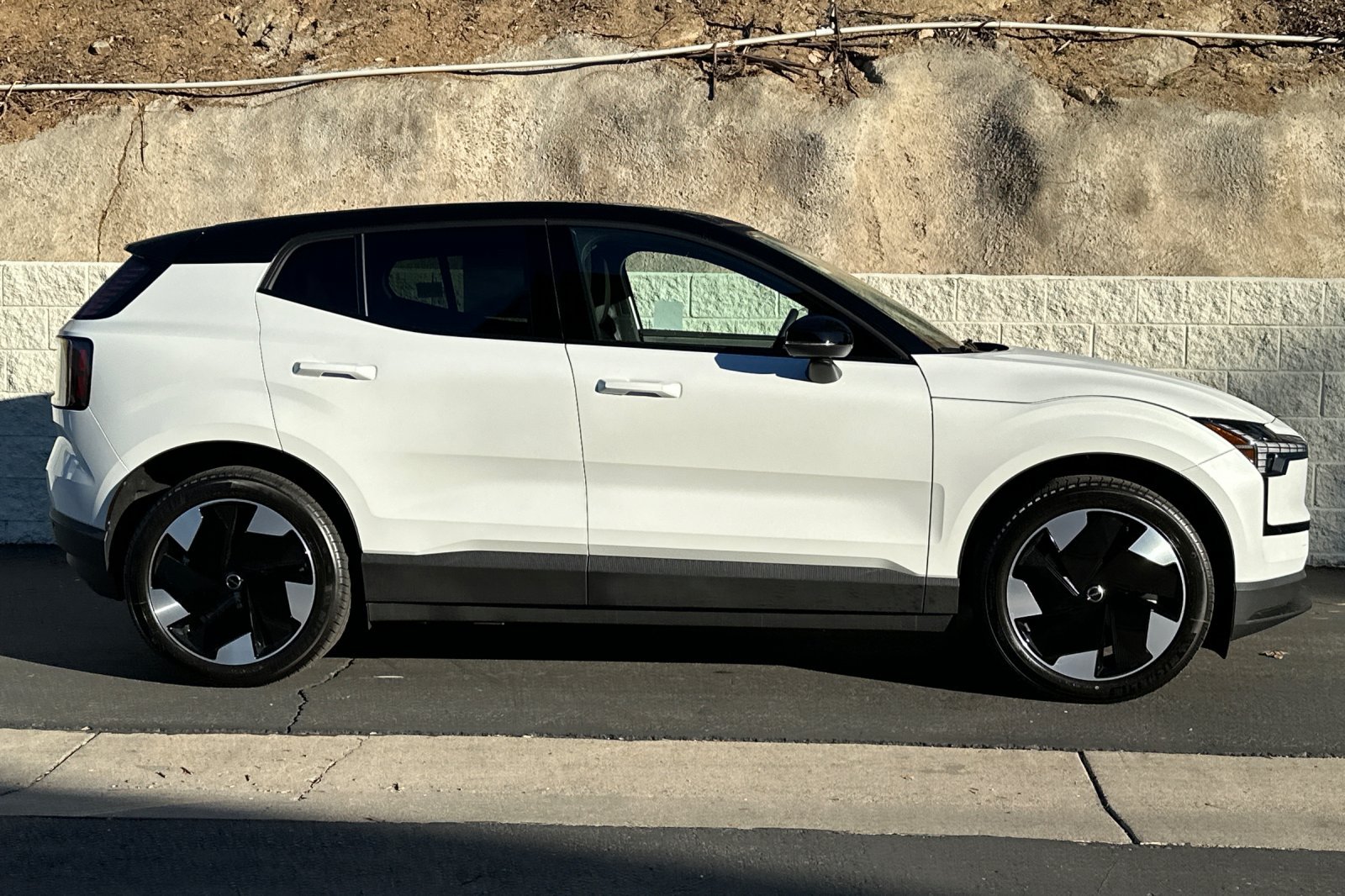 New 2026 Volvo EX30 Plus AWD/4WD image 3