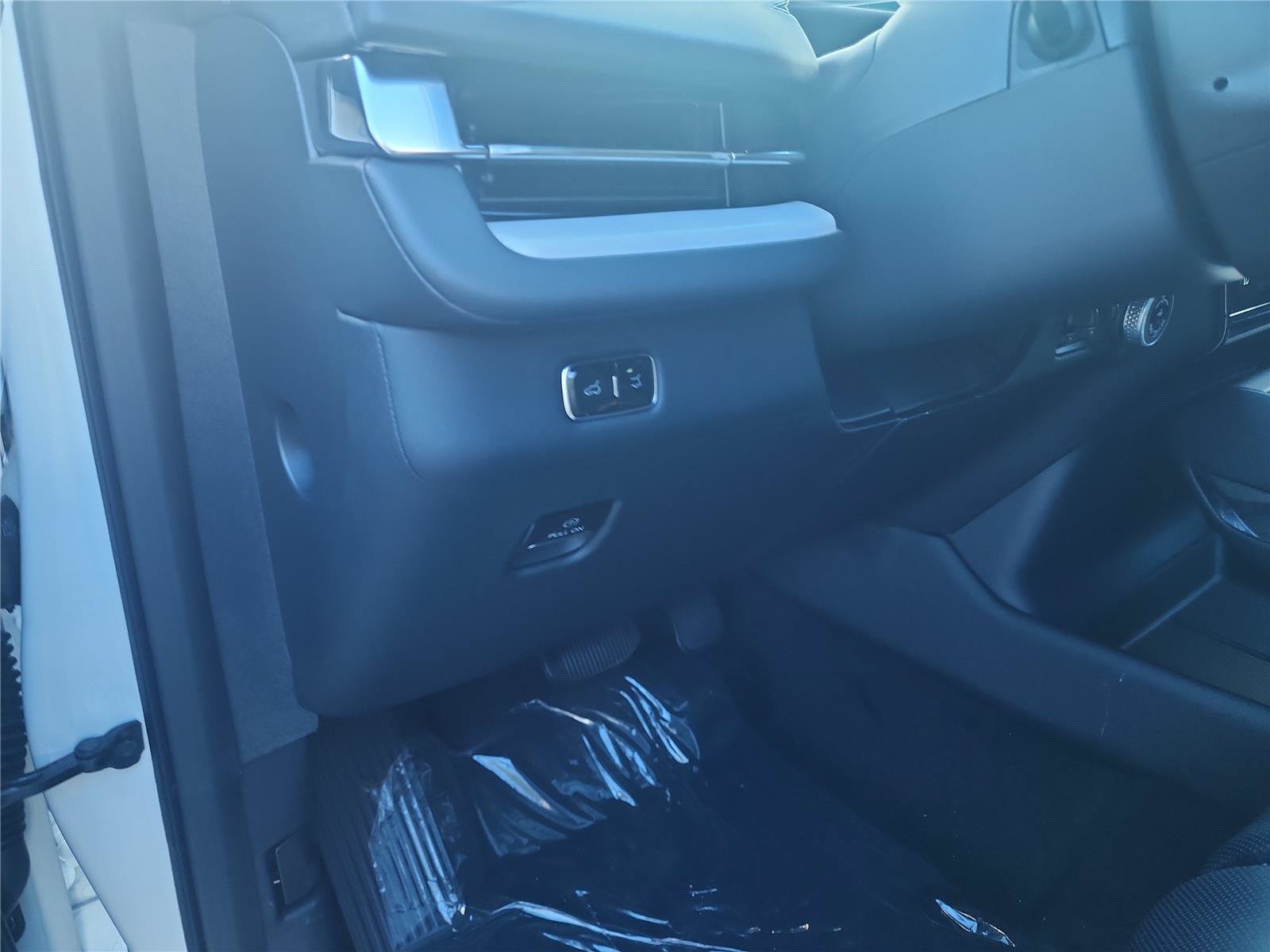 New 2027 Lincoln Navigator Reserve w/ Jet Appearance Package AWD/4WD image 13