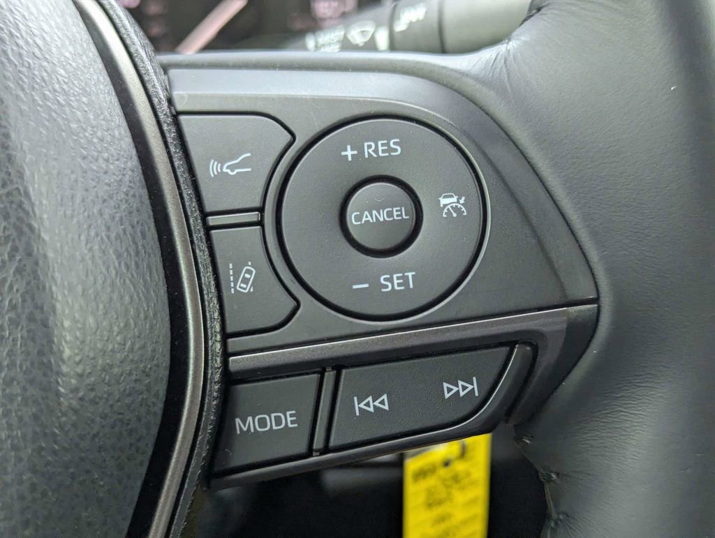 Used 2021 Toyota Camry SE image 25