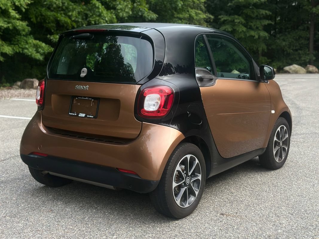 Used 2016 smart fortwo passion RWD image 7