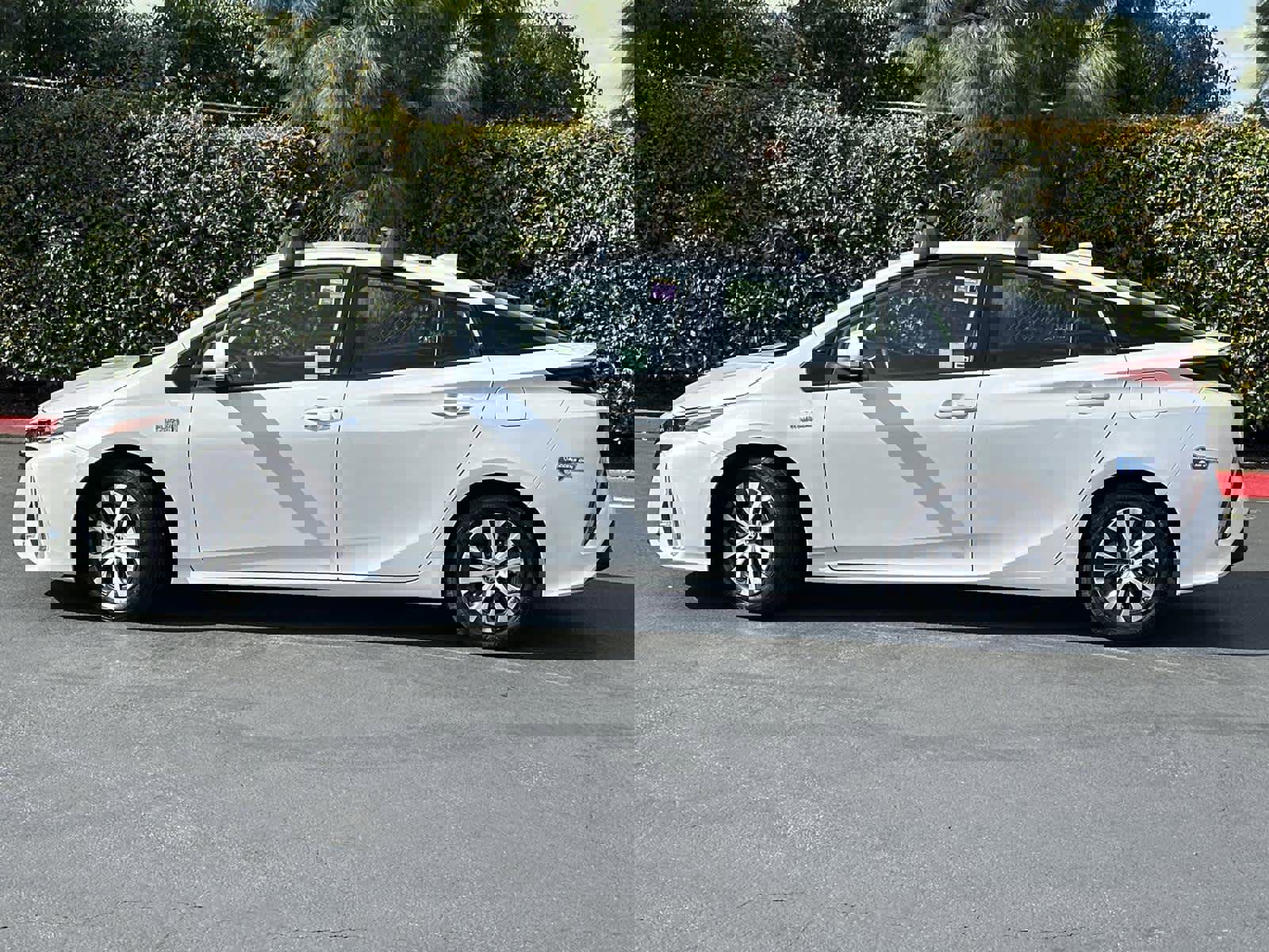 Used 2021 Toyota Prius Prime LE image 3