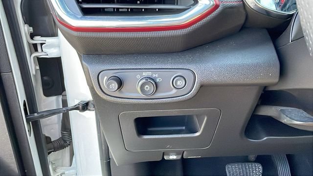 Used 2022 Chevrolet TrailBlazer RS w/ Sun and Liftgate Package FWD image 26