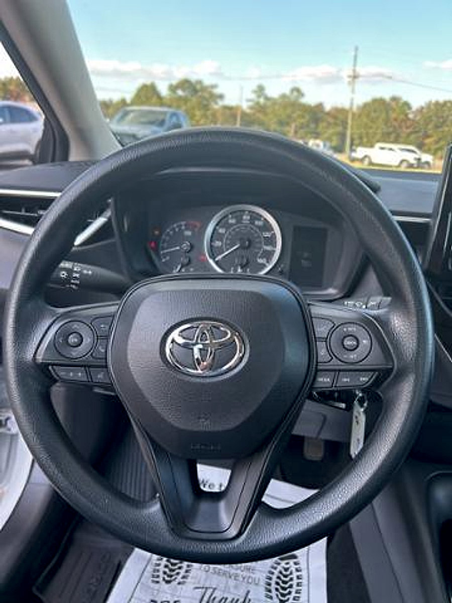 Used 2022 Toyota Corolla LE image 13