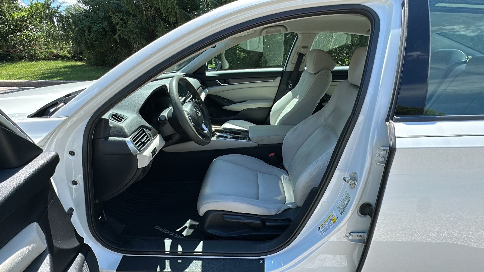 Used 2018 Honda Accord LX image 11