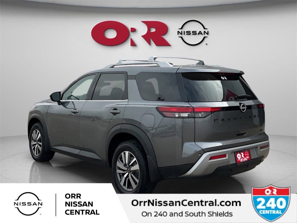 Used 2024 Nissan Pathfinder SL w/ Black Appearance Package image 7