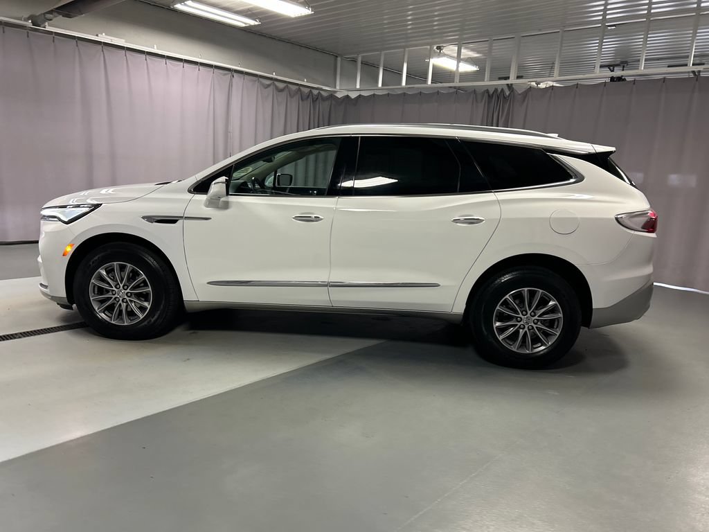 Used 2023 Buick Enclave Essence FWD image 4