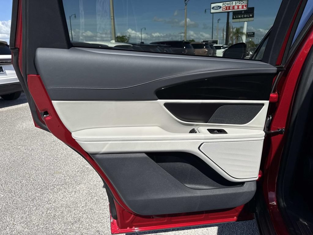 Certified 2026 Lincoln Nautilus Premier AWD/4WD image 13