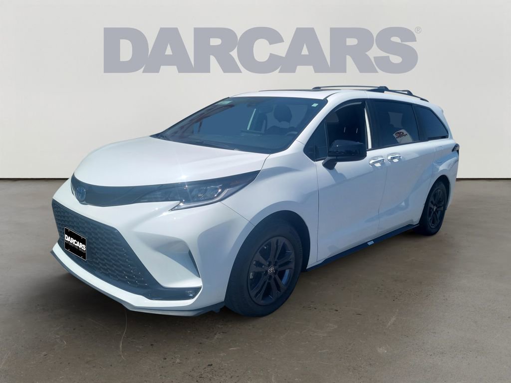 Used 2025 Toyota Sienna XSE AWD/4WD image 3