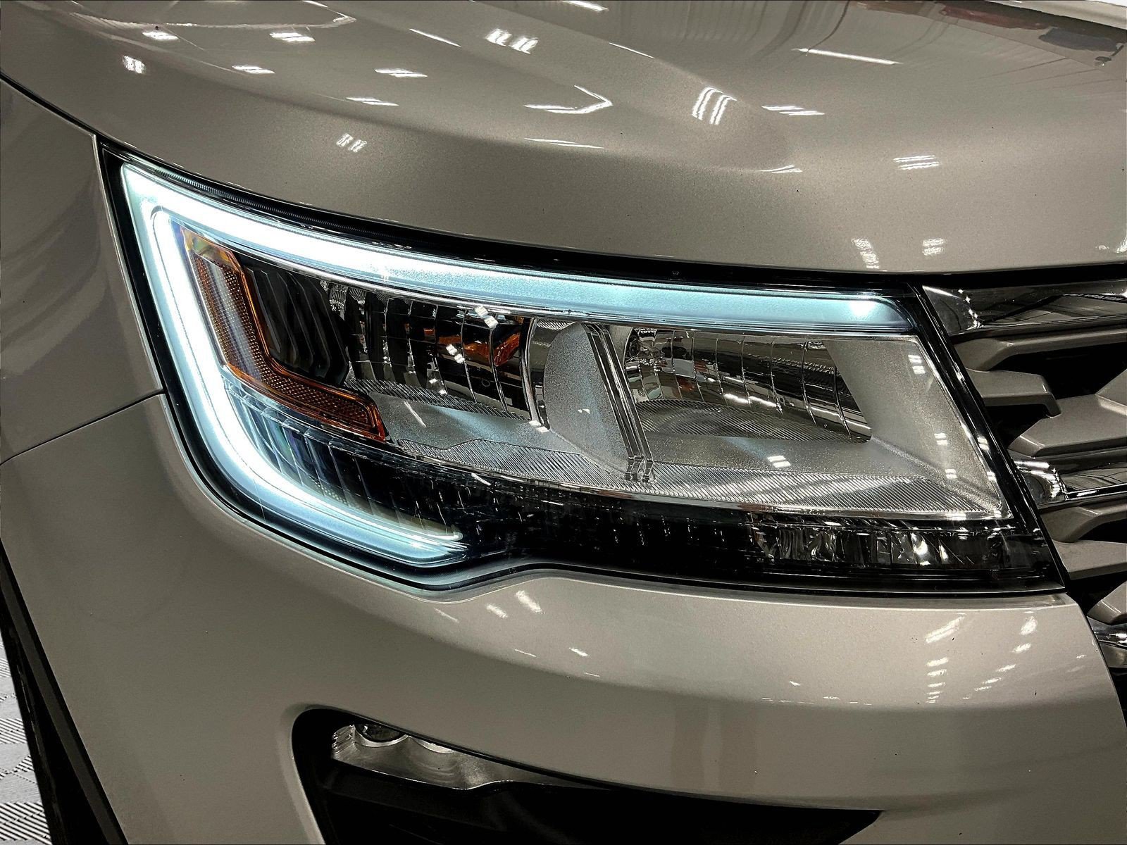 Used 2018 Ford Explorer Limited AWD/4WD image 32