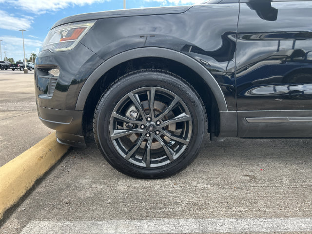 Used 2018 Ford Explorer XLT w/ Equipment Group 202A FWD image 26